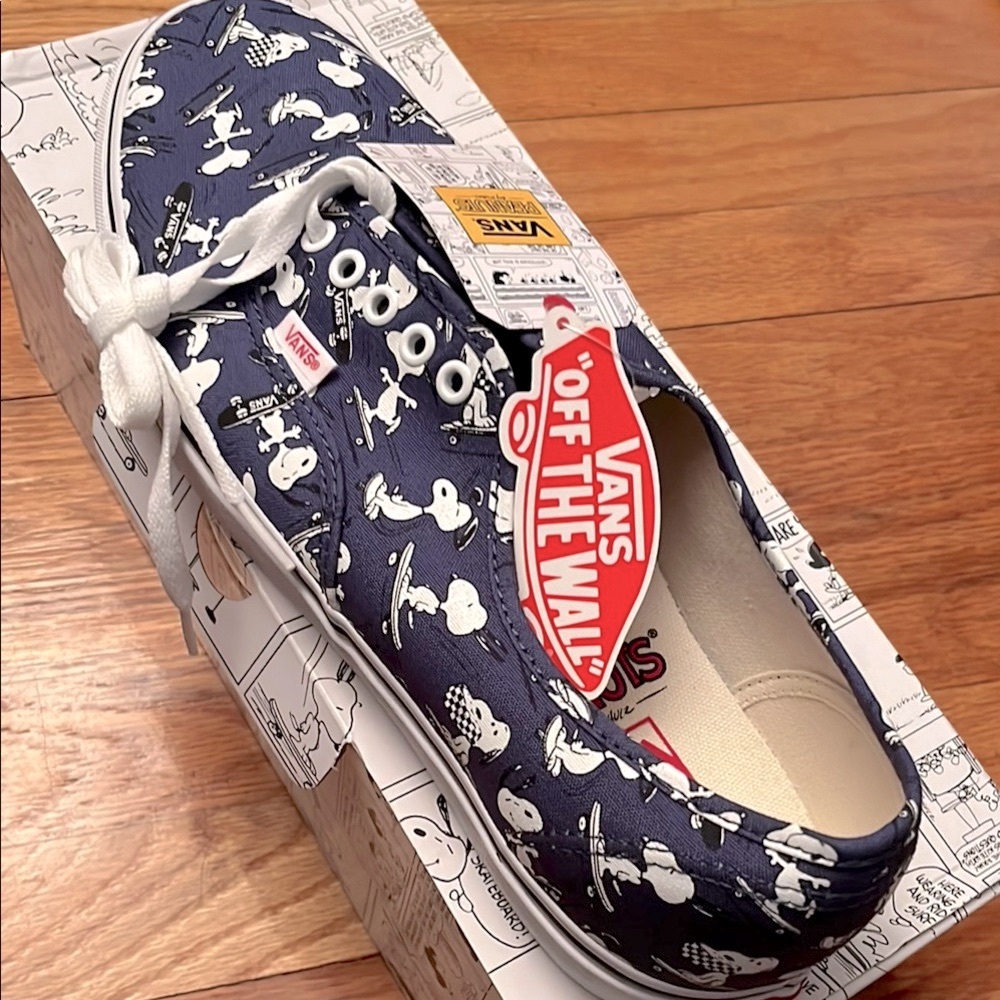 NIB Vans Men’s Peanuts/Snoopy navy and white sneakers in size 13 - Picture 3 of 9
